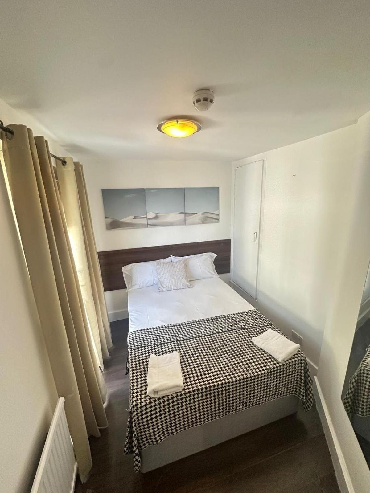 Cromwell Apartments Лондон Екстериор снимка